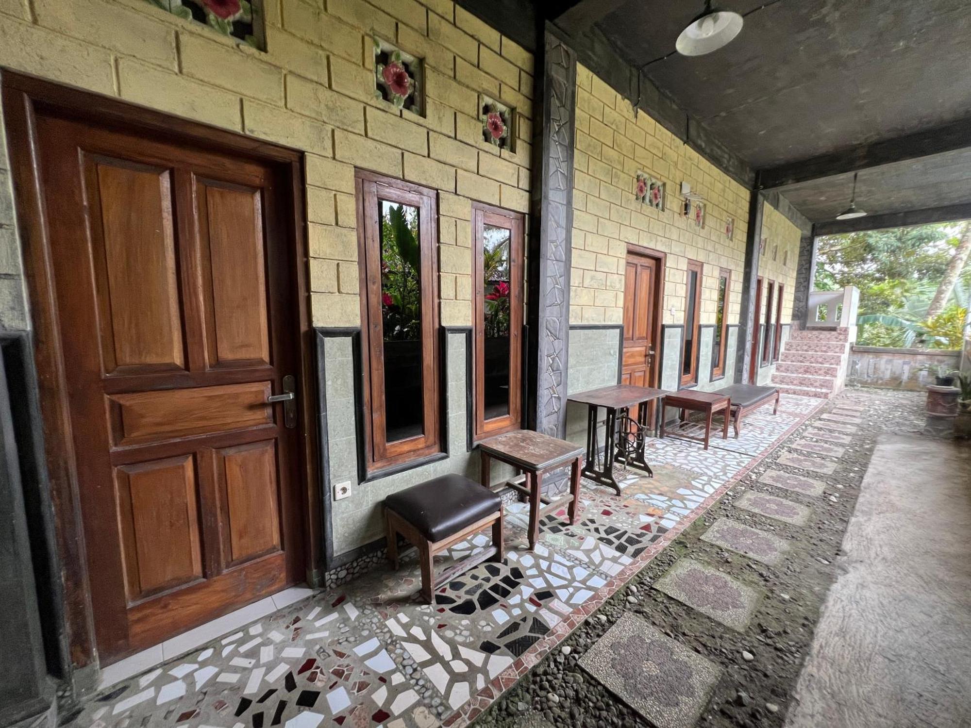 Buana Asti Homestay Selemadeg Екстериор снимка